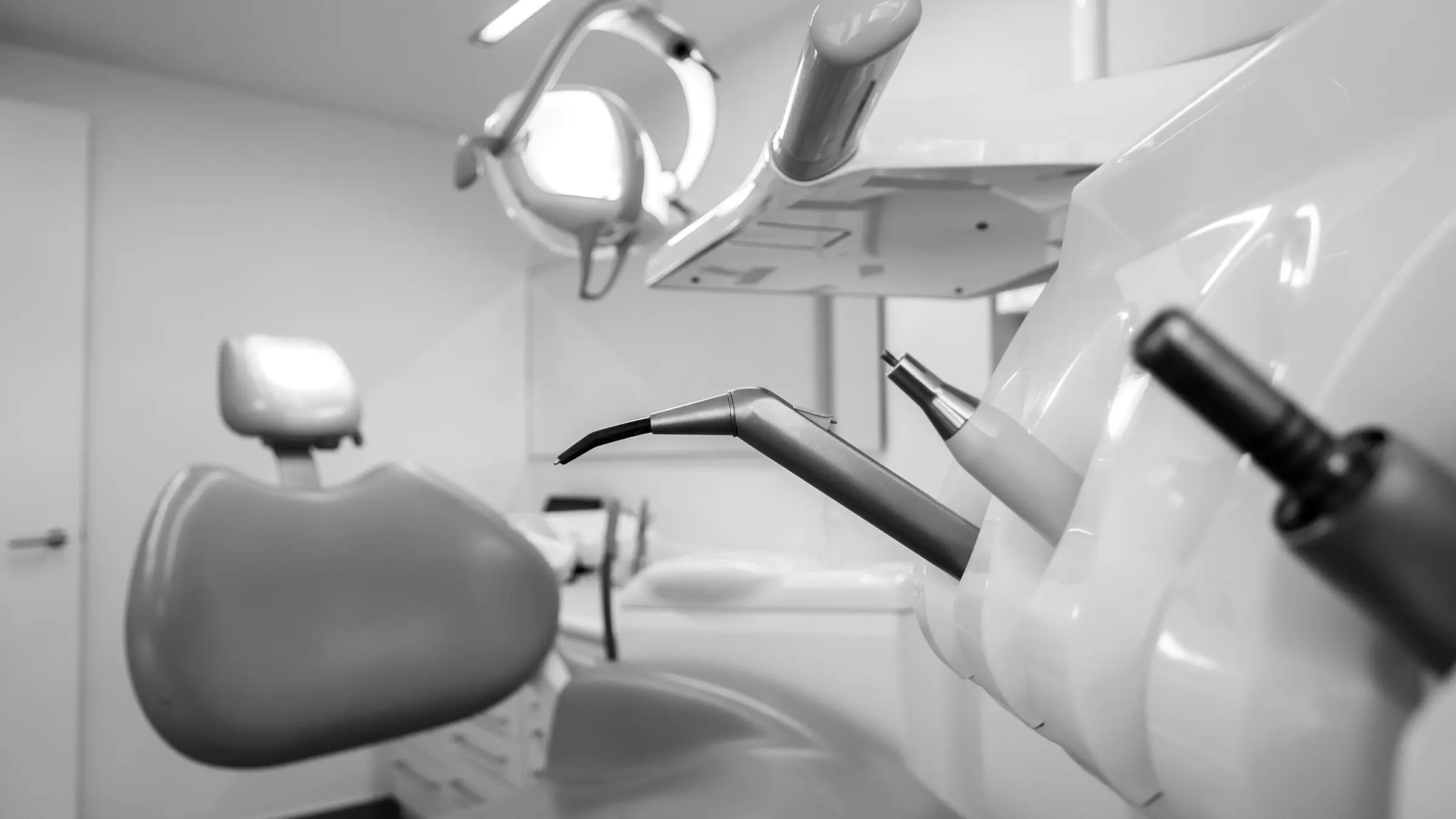 Sillón dental en uno de los gabinetes